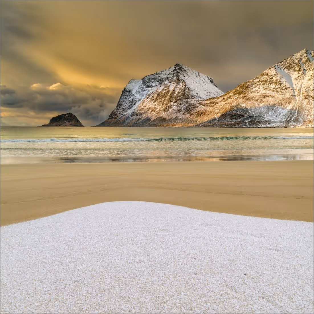 Haukland Bronze Light